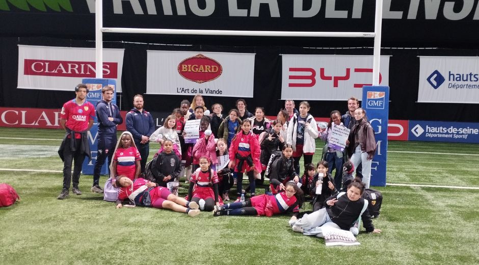 Les jeunes féminines d'Antony Metro 92 sur la pelouse de Paris La Défense Arena, le 13 mai 2026.