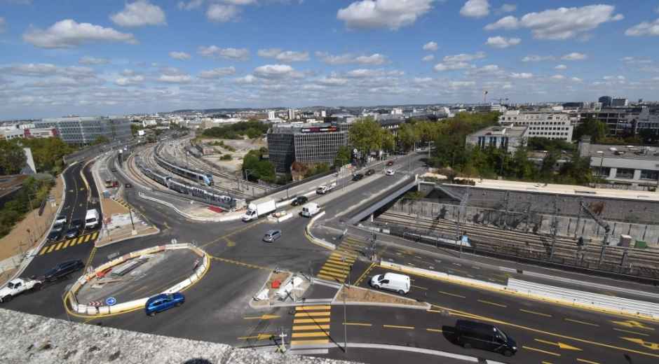 Le double sens de circulation du boulevard de La Défense vu depuis le boulevard Arago.
