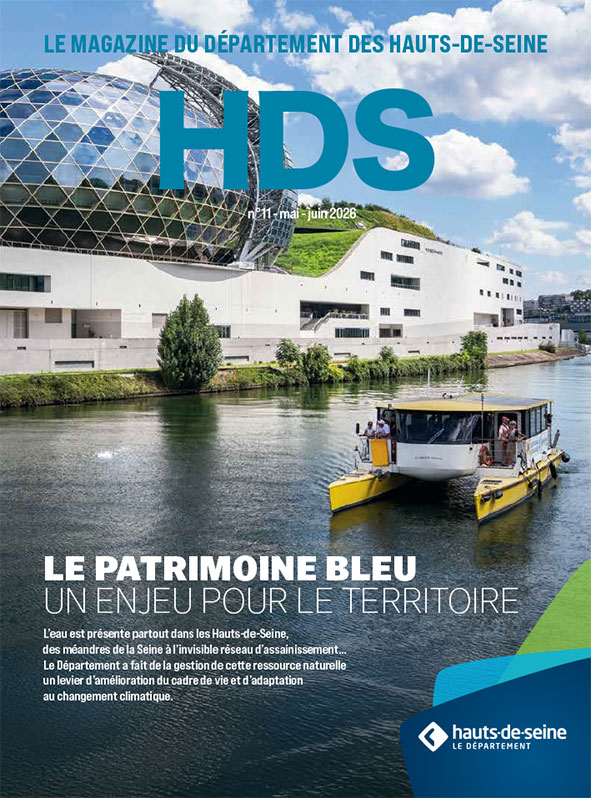 Couverture du magazine HDS présentant le patrimoine bleu des Hauts‑de‑Seine avec La Seine et un bateau longeant le bâtiment de La Seine musicale